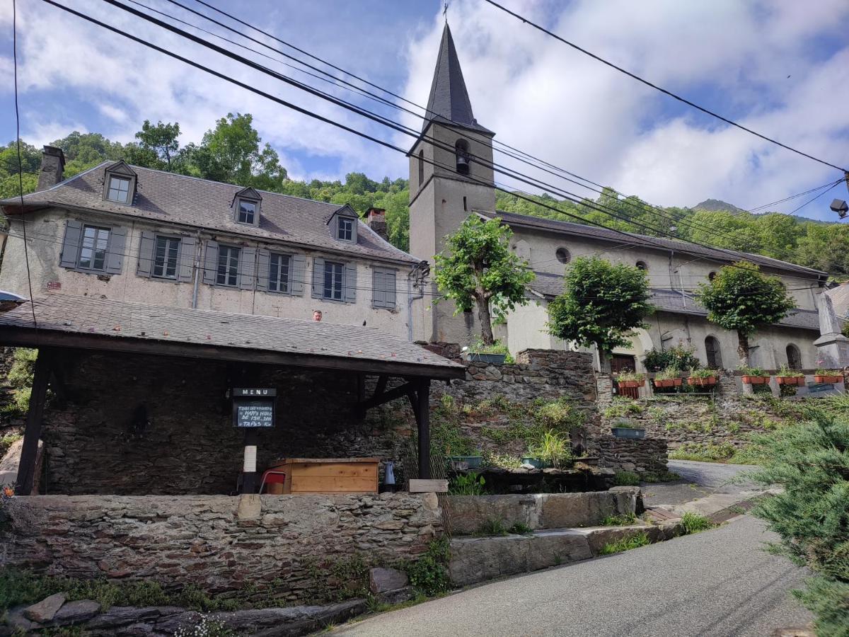 Auberge Du Crabere Melles Exterior photo