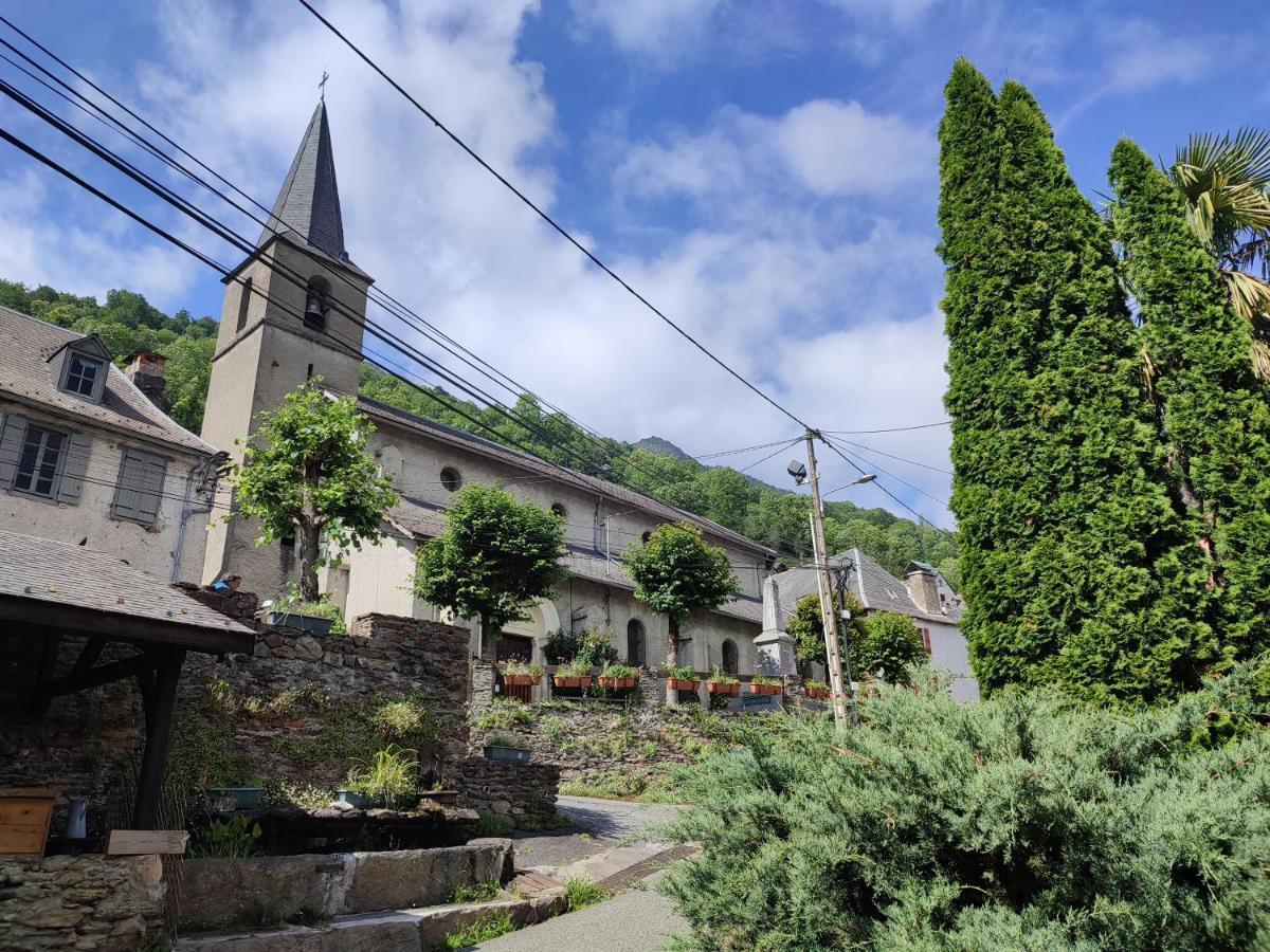 Auberge Du Crabere Melles Exterior photo